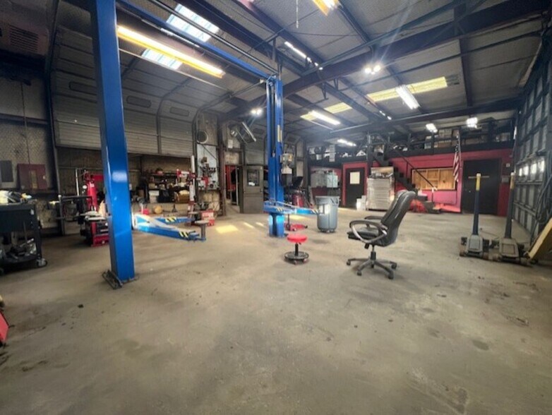 More Photos Of 1914 Cypress St, West Monroe Service For Sale