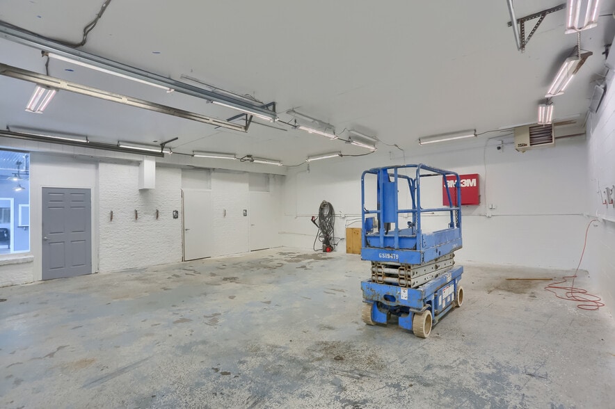 More Photos Of 2608 New Butler Rd, New Castle General Retail For Sale