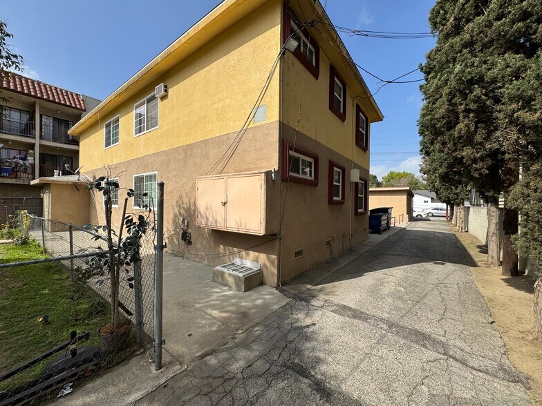 More Photos Of 15624-15628 Vanowen St, Van Nuys Apartments For Sale