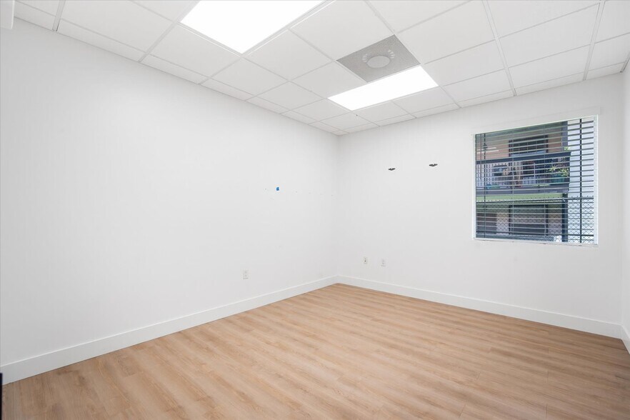 More Photos Of 8626 N Himes Ave, Tampa Medical For Lease