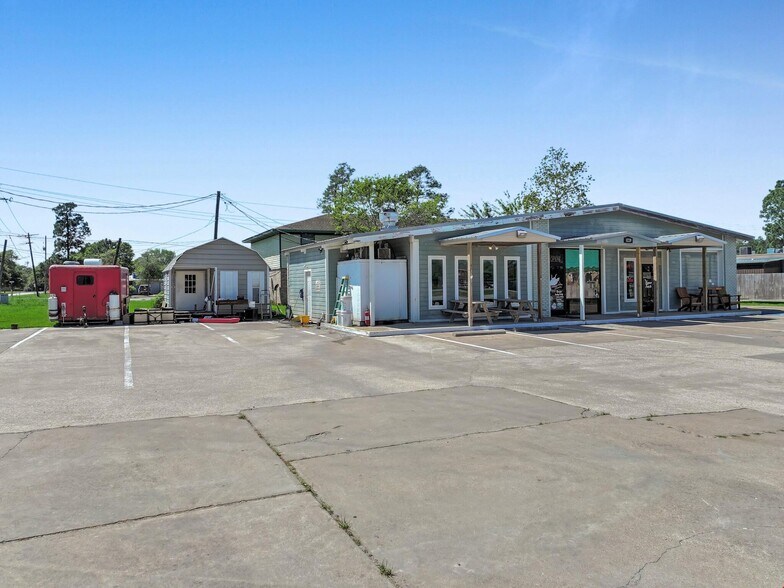More Photos Of 1220 Highway 124, Winnie Service Station For Sale