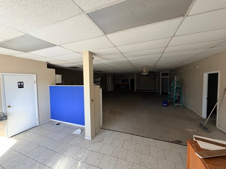 More Photos Of 3125 Yankee Rd, Middletown Auto Repair For Sale