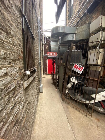 More Photos Of 806 W Armitage Ave, Chicago Loft Creative Space For Lease