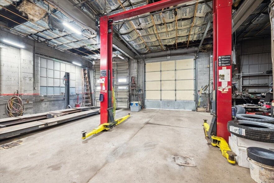 More Photos Of 403 US Highway 202, Raritan Auto Repair For Lease