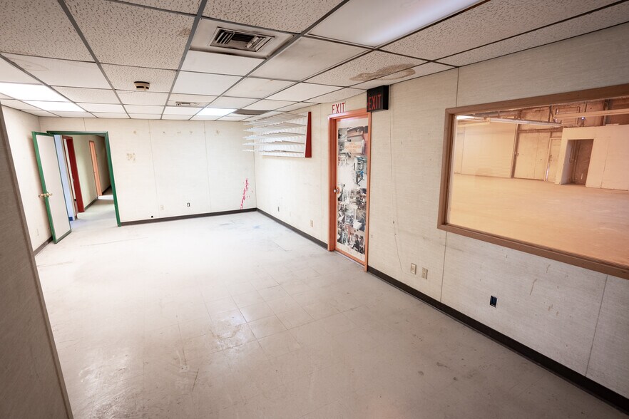 More Photos Of 4111 S County Road 1276, Midland Manufacturing For Sale