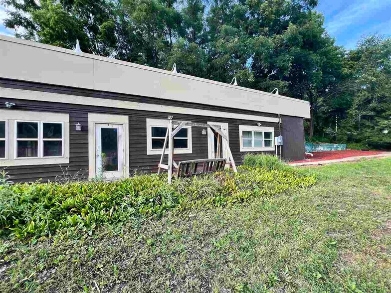 More Photos Of 2 Rocky Shore Dr, Iowa City Office For Lease