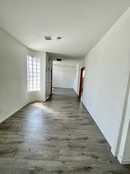 More Photos Of 827 E Jefferson Blvd, Los Angeles Light Manufacturing For Lease