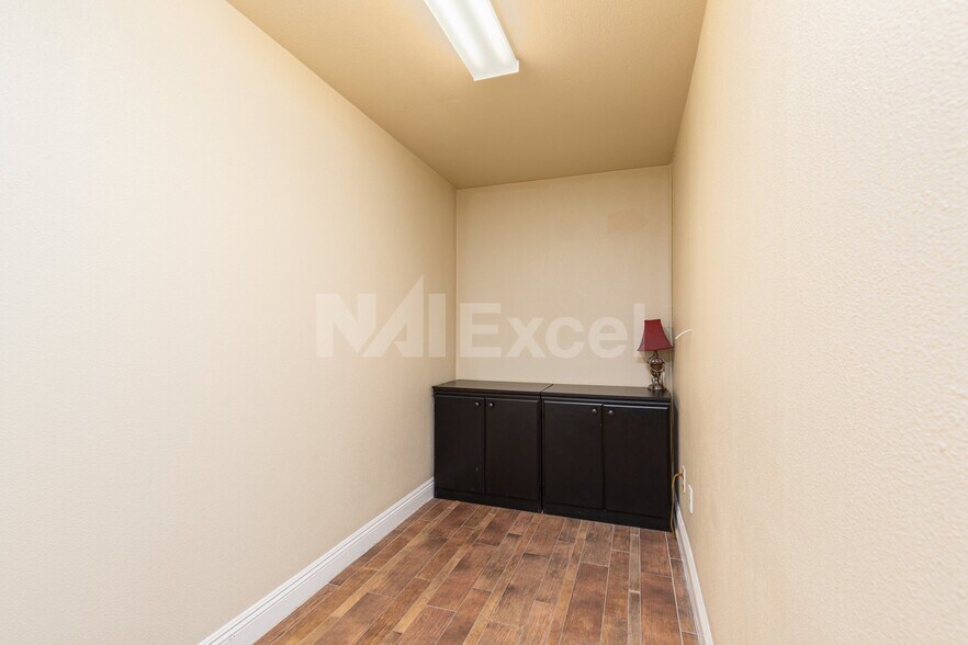 More Photos Of 4120 W Patrick Ln, Las Vegas Warehouse For Lease