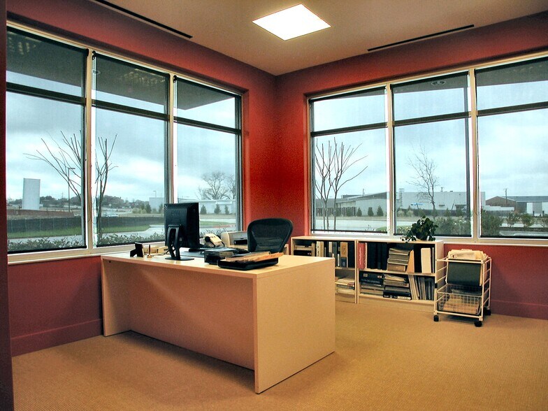 More Photos Of 4300 Marsh Ridge Rd, Carrollton Showroom For Sale