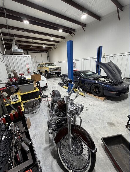 More Photos Of 9315 W Reno Ave, Oklahoma City Warehouse For Lease