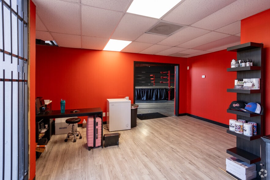 More Photos Of 8700 Long Point Rd, Houston Unknown For Lease