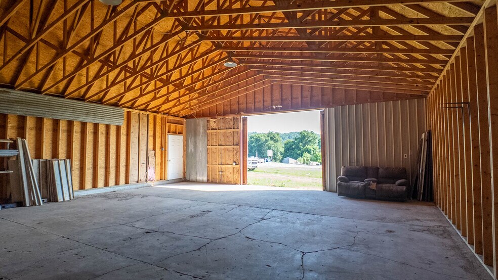 More Photos Of 2516 US-63, Hardy General Retail For Sale