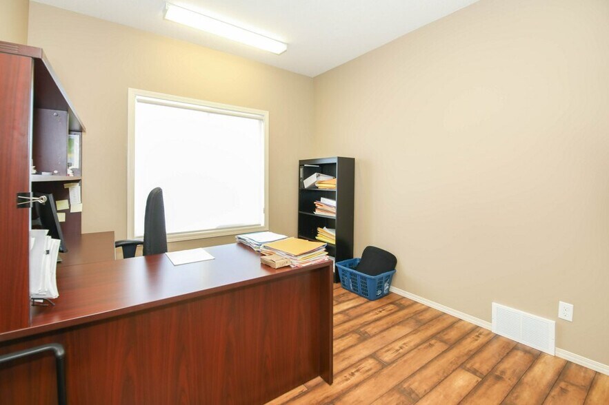 More Photos Of 5209 49A Ave, Bentley Office For Sale