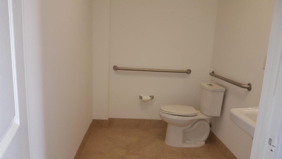 More Photos Of 2755 Vista Pky, West Palm Beach Coworking Space