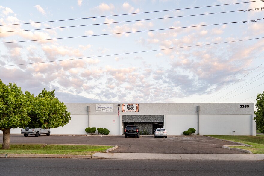 More Photos Of 2265 W Desert Cove Ave, Phoenix Manufacturing For Lease