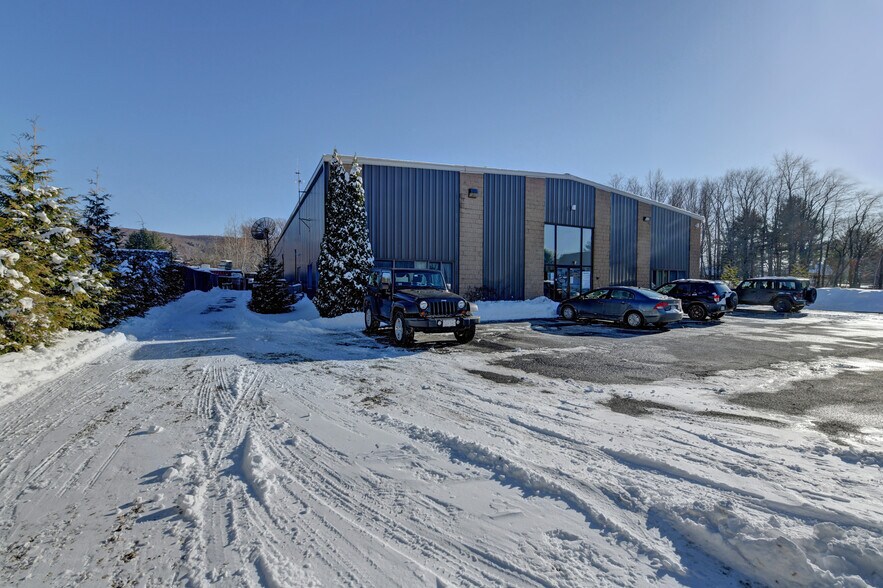 More Photos Of 4 Federico Dr, Pittsfield Office For Sale