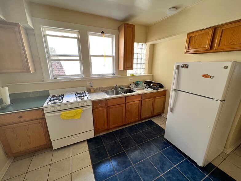 More Photos Of 2433 W 69th St, Chicago Apartments For Sale