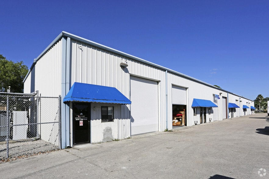More Photos Of 2534 NE 9th Ave, Cape Coral Warehouse For Lease