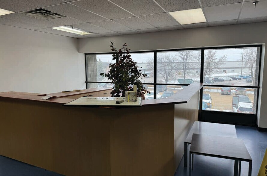 More Photos Of 170 Furniture Park, Winnipeg Distribution For Lease