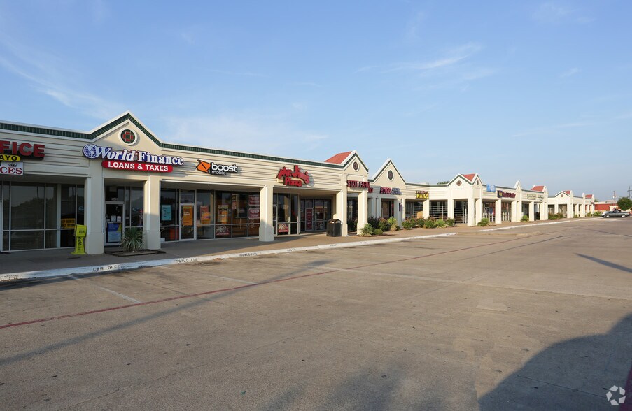 More Photos Of 525-597 W Pioneer Pky, Grand Prairie General Retail For Lease