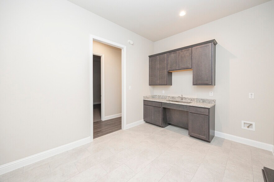 More Photos Of 6000 Alma Rd, McKinney Office For Lease