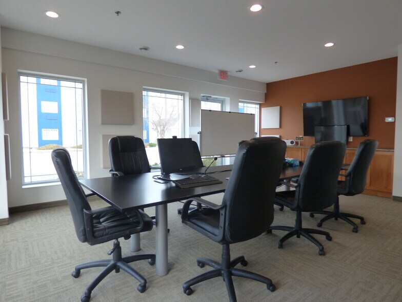 More Photos Of 196 Saint Andrews Dr, Mankato Office For Sale