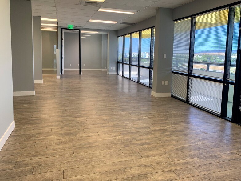 More Photos Of 6800 Owensmouth Ave, Woodland Hills Office For Lease