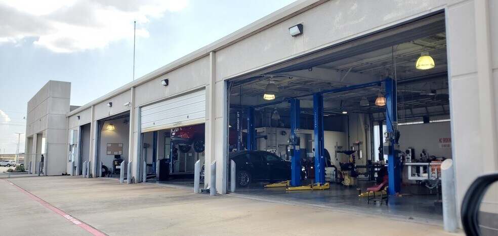 More Photos Of 4221 East Fwy, Baytown Auto Dealership For Sale