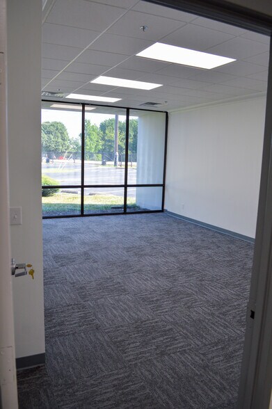 More Photos Of 4521-4533 Old Lamar Ave, Memphis Warehouse For Lease