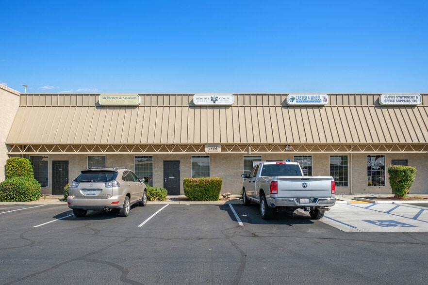 More Photos Of 1486 Tollhouse Rd, Clovis Service For Lease