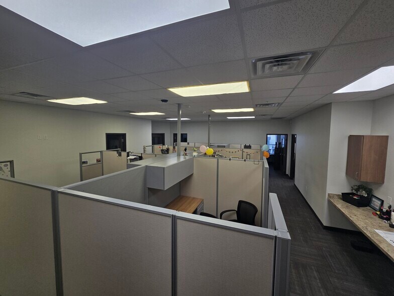 More Photos Of 1011 Surrey Ln, Flower Mound Office For Lease
