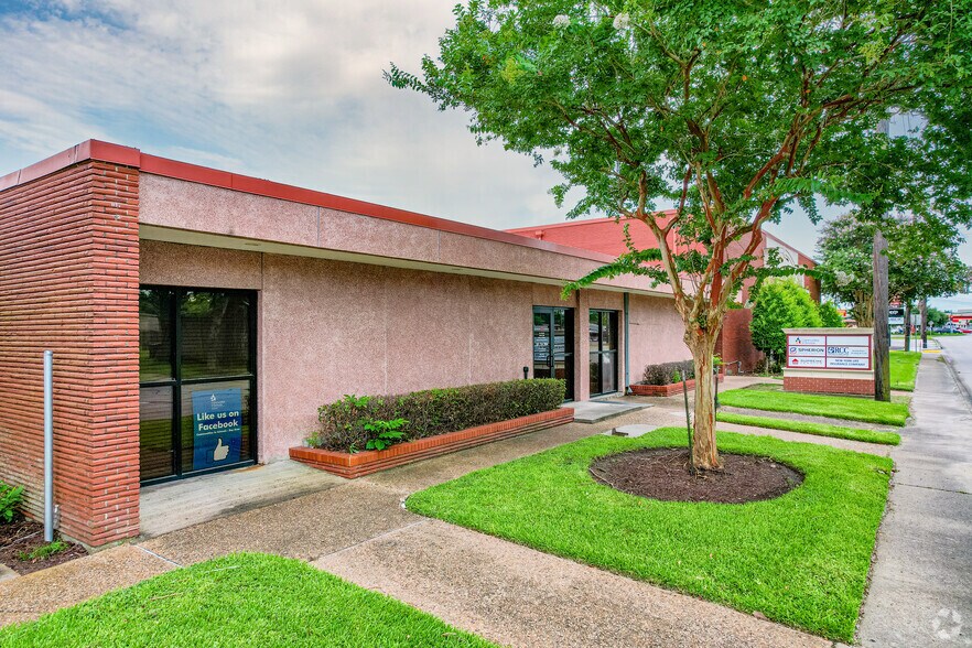 More Photos Of 303 E Main St, League City Office For Lease