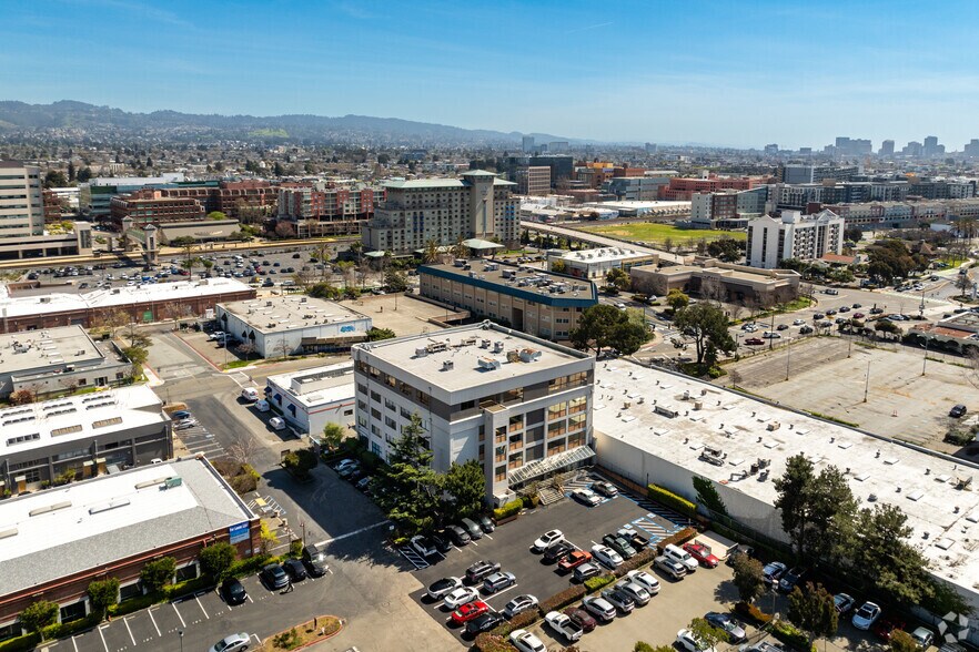 More Photos Of 5901 Christie Ave, Emeryville Office For Lease