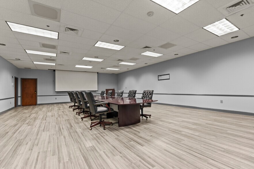 More Photos Of 215 Wynn Dr, Huntsville Office For Lease