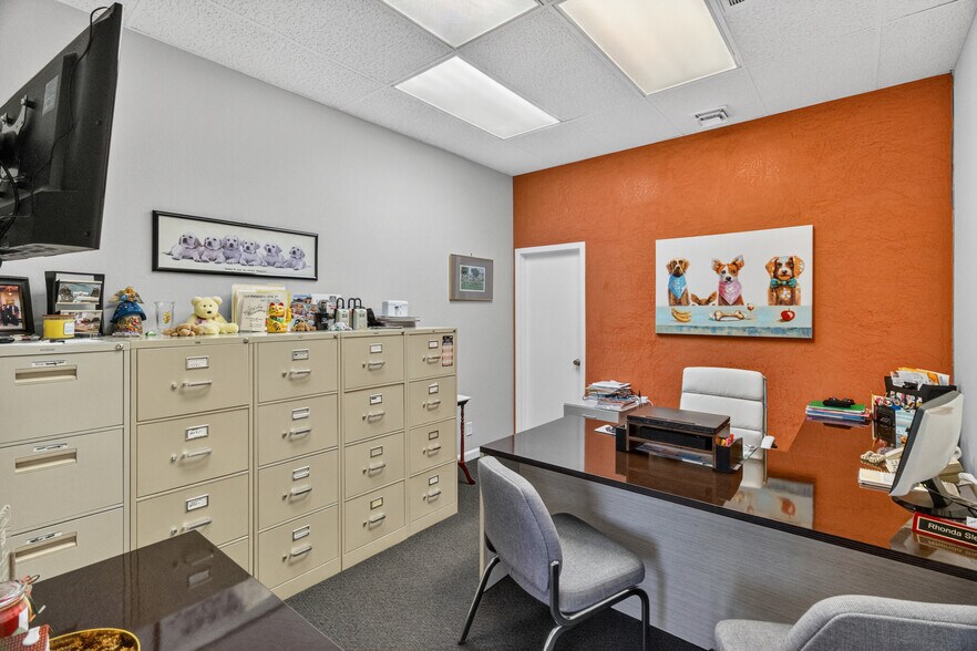 More Photos Of 400 Nevada Way, Boulder City General Retail For Sale