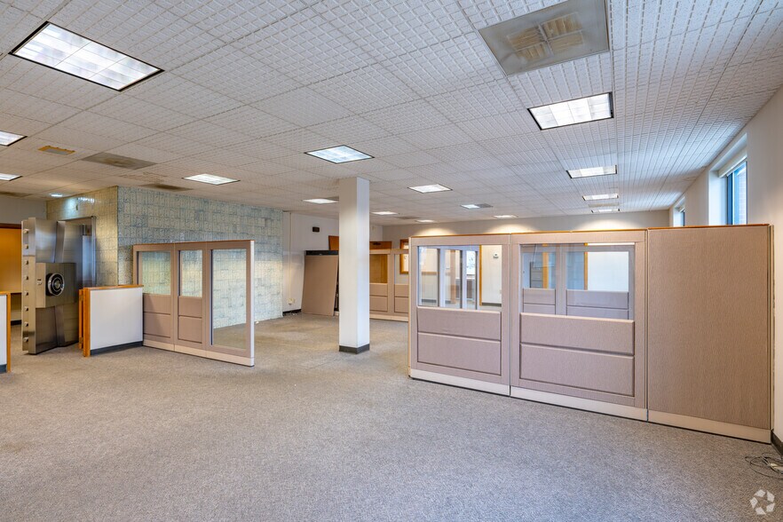 More Photos Of 6840 Erie Rd, Derby Bank For Sale