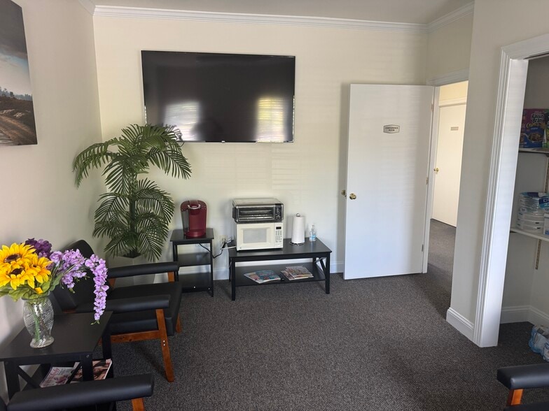 More Photos Of 8629 Sudley Rd, Manassas Office For Sale