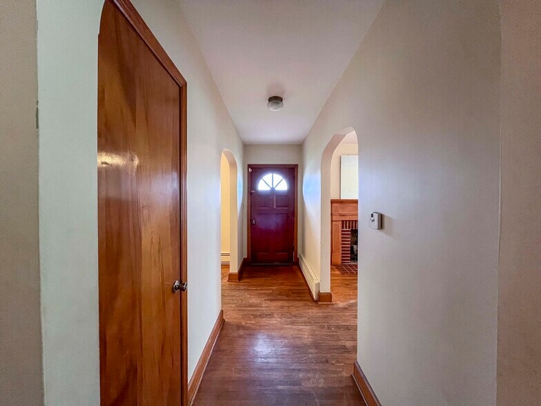 More Photos Of 1001 E Lynchburg Salem Tpke, Bedford Office For Sale