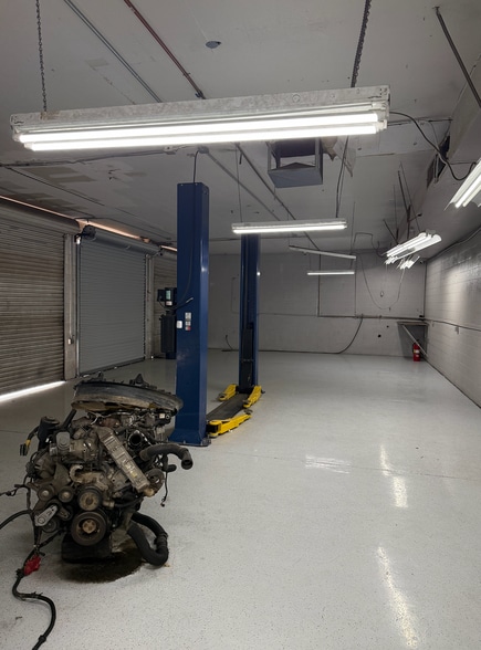 More Photos Of 2650 N Scottsdale Rd, Tempe Auto Dealership For Sale