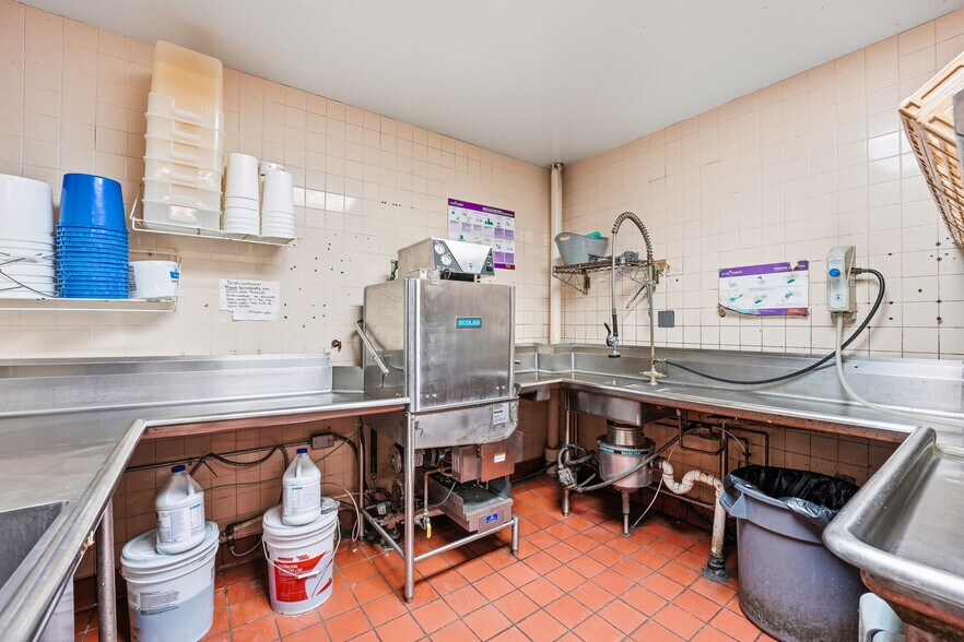 More Photos Of 2305 Wilmington Rd, New Castle Restaurant For Sale