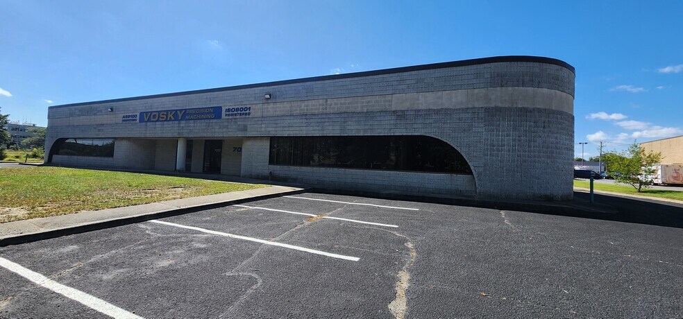 More Photos Of 70 Air Park Dr, Ronkonkoma Manufacturing For Lease