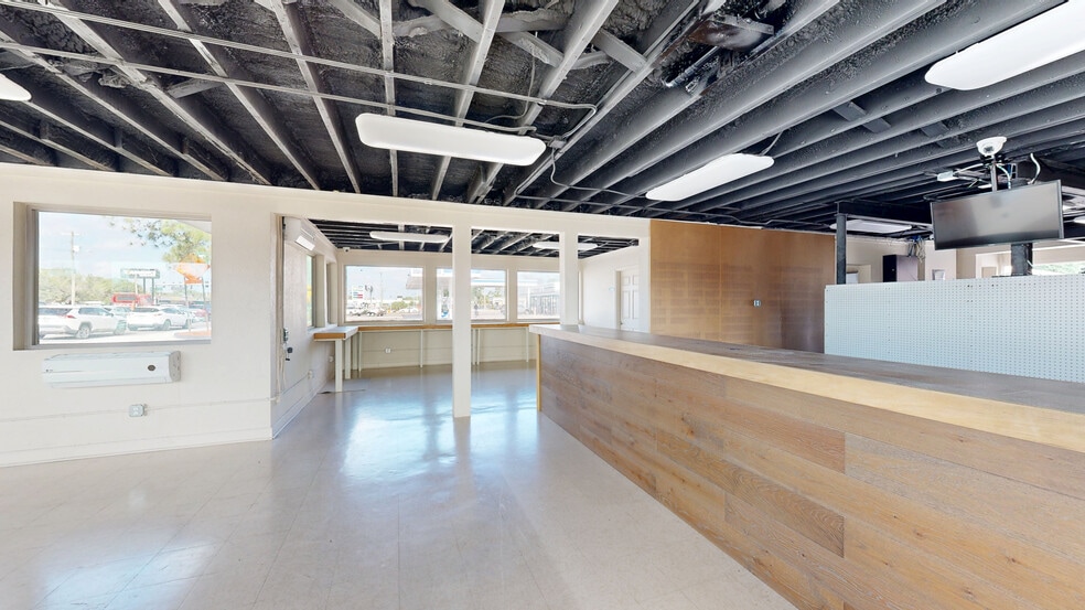 Primary Photo Of 1002 E Hillsborough Ave, Tampa Storefront For Lease