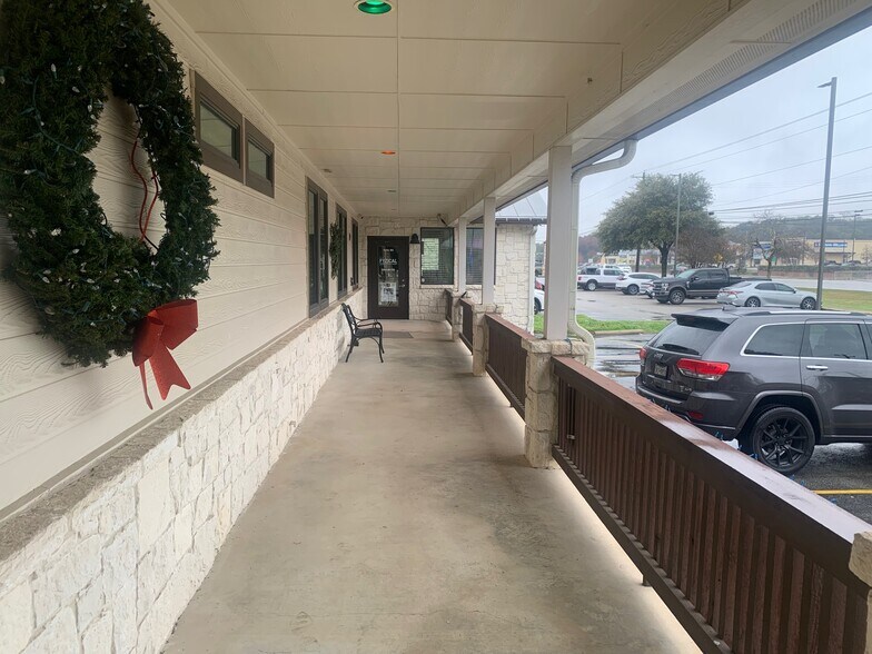 More Photos Of 1411 S Main St, Boerne Office For Sale