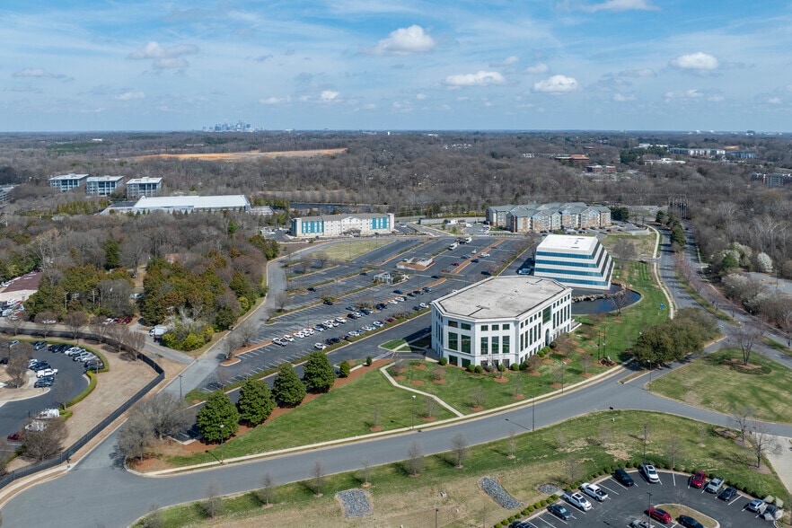 More Photos Of 9144 Arrowpoint Blvd, Charlotte Office For Sale
