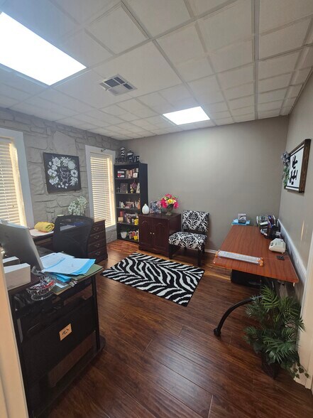 More Photos Of 214 Elm Pl, Broken Arrow Office For Sale