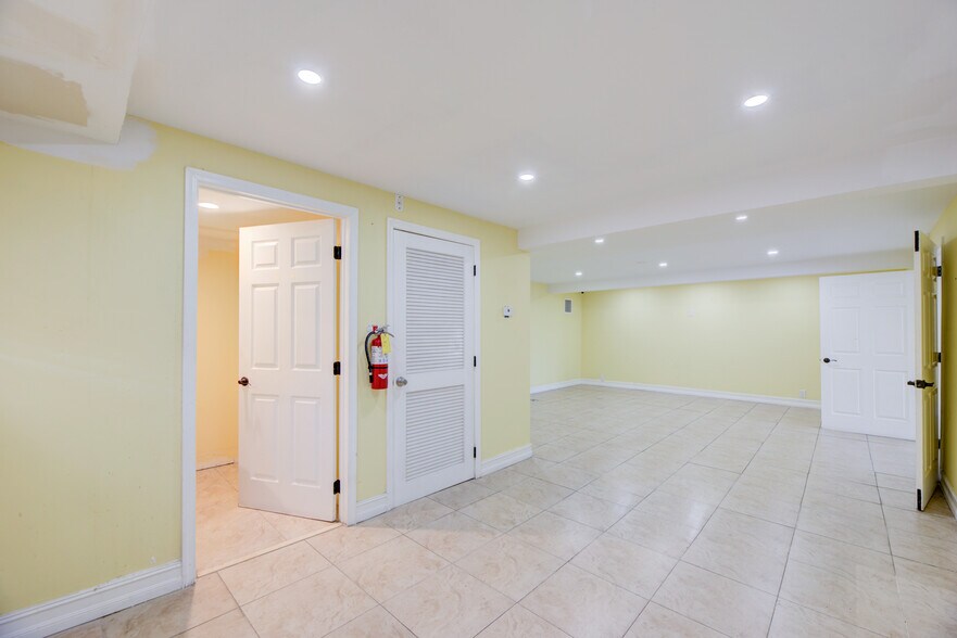 More Photos Of 359 10th St, West Palm Beach Storefront Retail Office For Sale