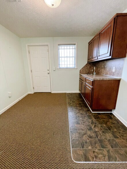 More Photos Of 5940 Hodges Dr, Columbus Office Residential For Sale