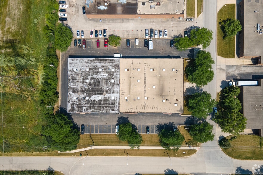 More Photos Of 260 Cortland Ave, Lombard Warehouse For Lease