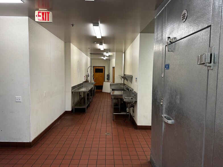 More Photos Of 45 Rincon Dr, Camarillo General Retail For Lease