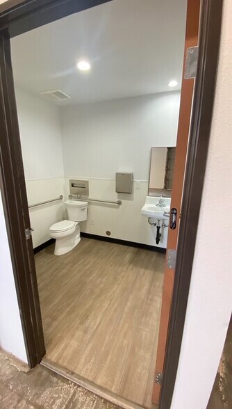 More Photos Of 4417-4419 Rowland Ave, El Monte Warehouse For Lease